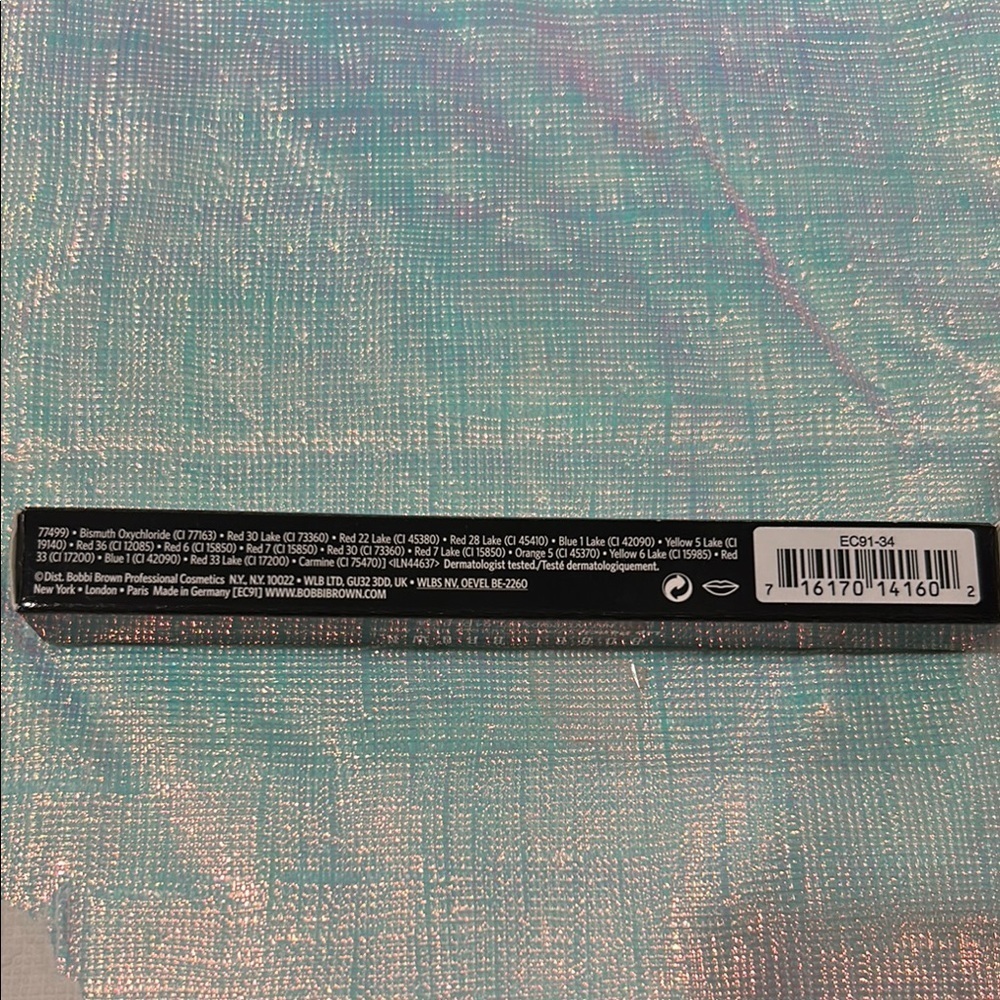 663. Bobbi Brown Lip Pencil in Red. New in Box. - Picture 2 of 5